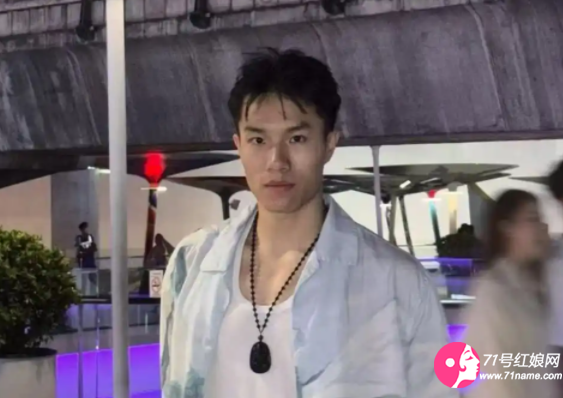 模特衷浩彬