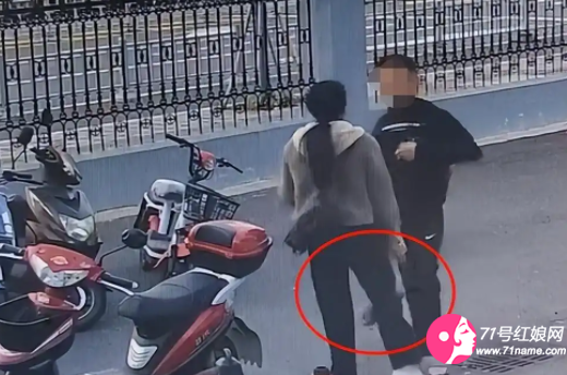 母亲忍受家暴为儿子