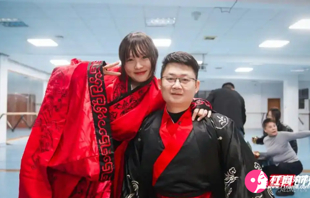 汶川地震被救女孩与施救军人结婚