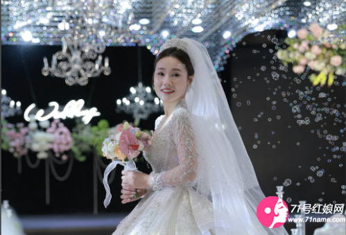 穿婚纱的女生 穿婚纱的女生