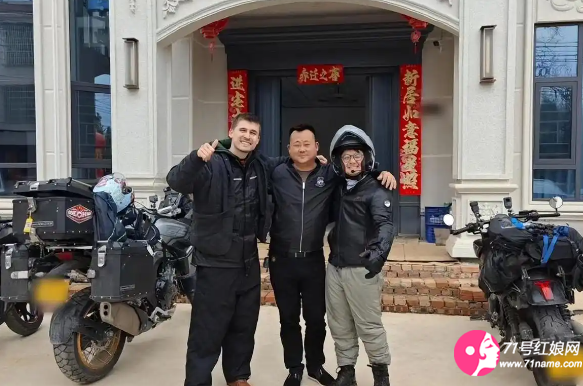 博主与主人家合影