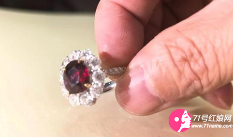 红宝石戒指