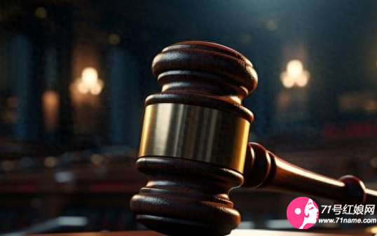 男子求爱女邻居被拒 纠缠骚扰4年 男子求爱女邻居被拒 纠缠骚扰4年